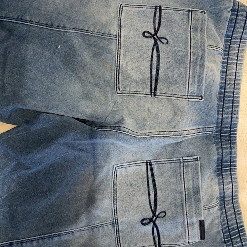 Levi’s - Picture 4 of 5
